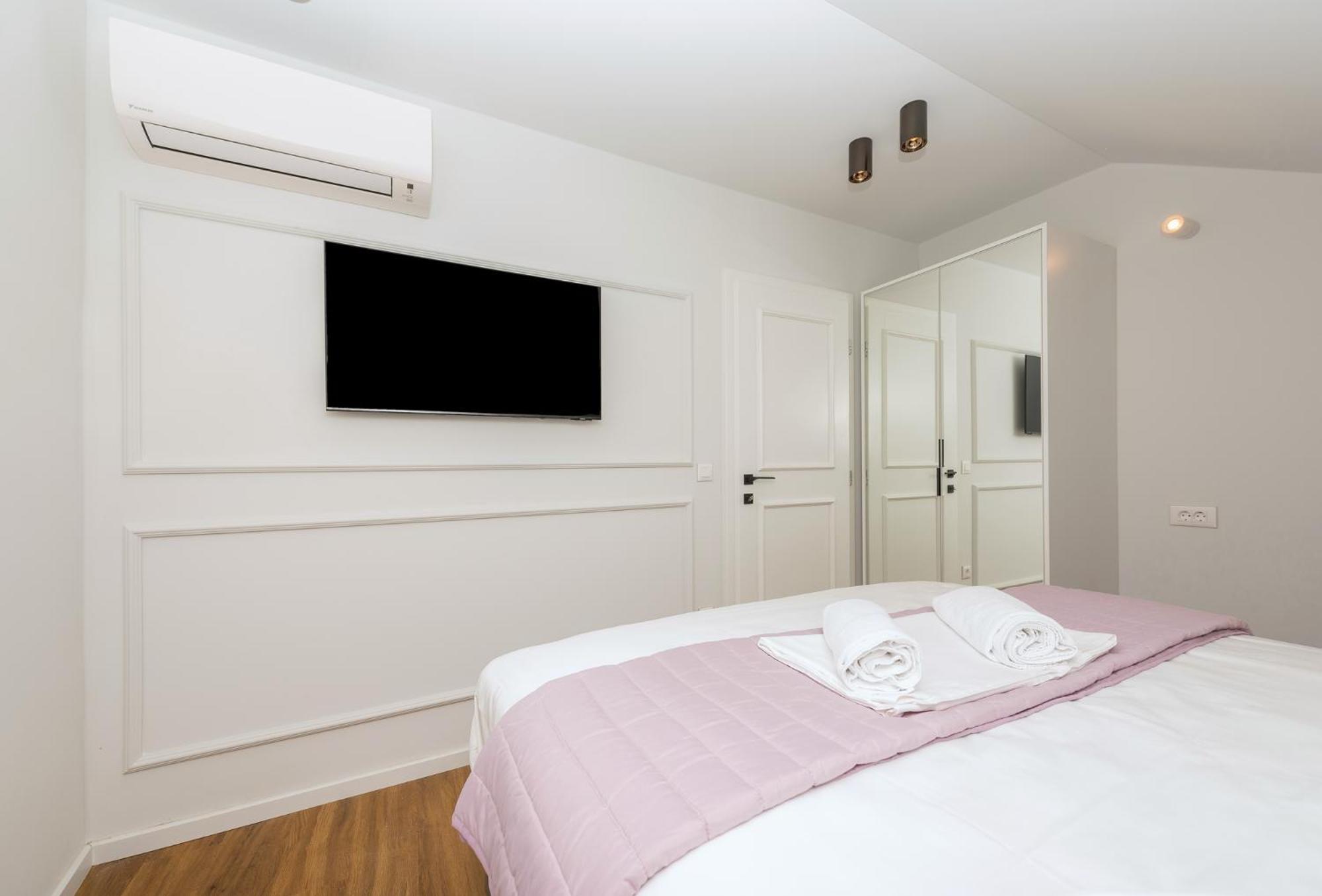 Palace Heritage Apartments 1 Makarska Bagian luar foto